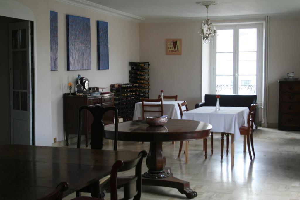 Le Voltaire Bed & Breakfast Airvault Luaran gambar