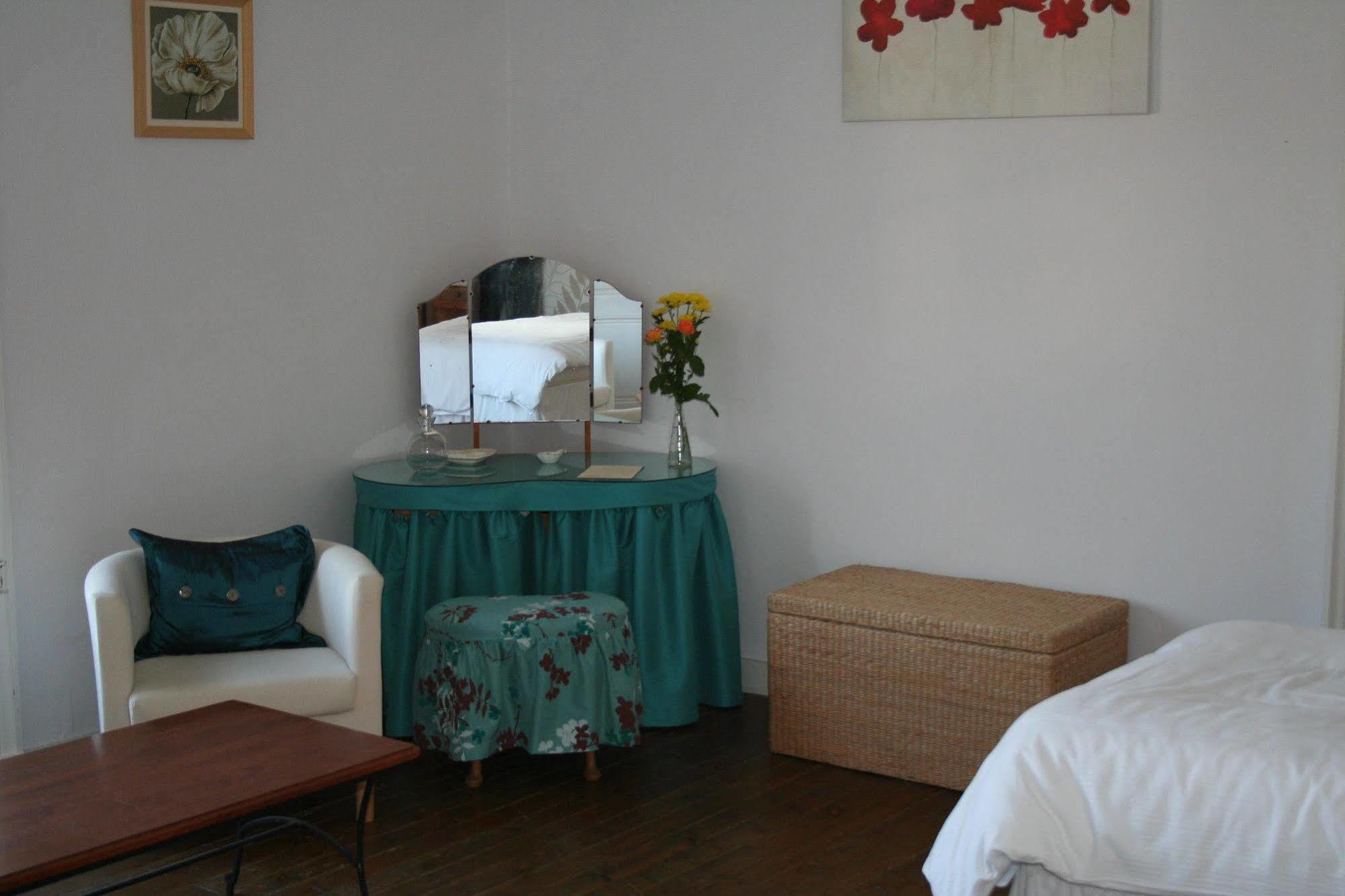 Le Voltaire Bed & Breakfast Airvault Luaran gambar
