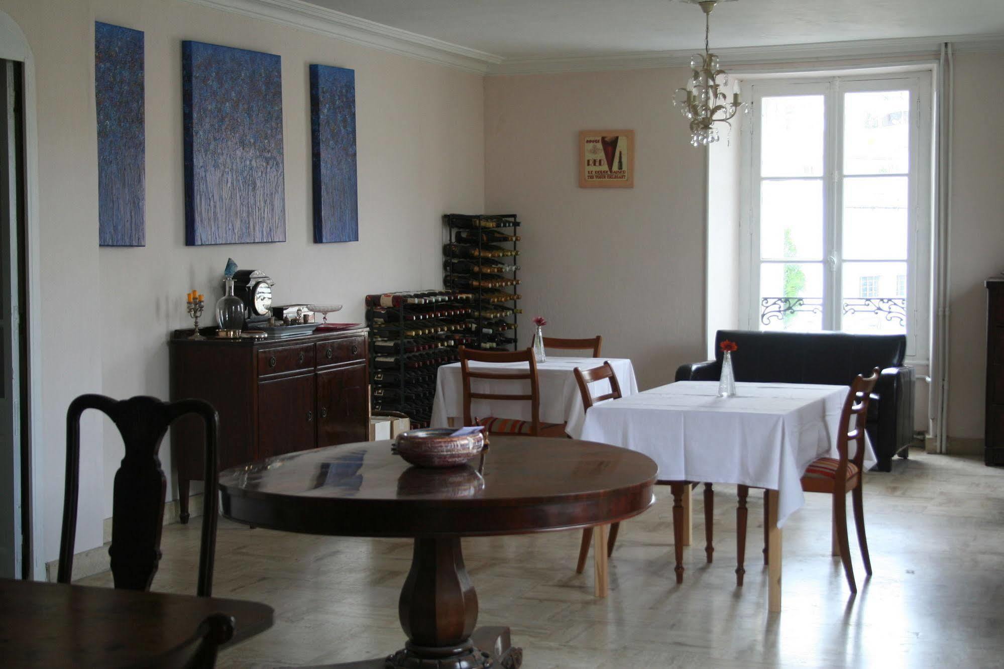 Le Voltaire Bed & Breakfast Airvault Luaran gambar